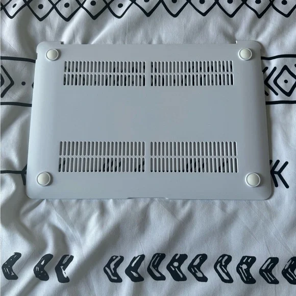 NWOT MacBook Pro Hard Case w/ Extra Accessories - Picture 3 of 5